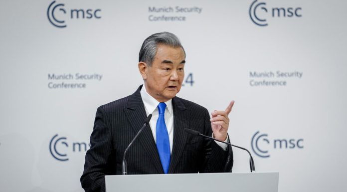 China îndeamnă Iranul să mențină deschisă Strâmtoarea Ormuz