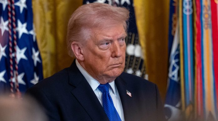 Trump amenință Iranul înaintea negocierilor din Pakistan: „Singurul motiv pentru care sunt în viață astăzi este să negocieze!”