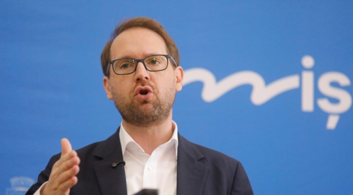 Dominic Fritz ar vrea să dea PSD în judecată, după decizia de a ieși de la guvernare. Partidul ar avea totuși o cale de întoarcere la putere