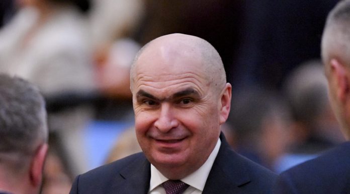 Bolojan le mulțumește celor care au ieșit în stradă pentru a-l susține: ”Nu este un sprijin pentru o persoana, ci pentru o Românie modernă și onestă”