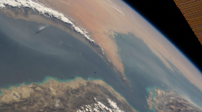 Reuters: Iranul a prezentat o propunere care permite navelor să părăsească partea omaneză a strâmtorii Hormuz fără a fi atacate, potrivit unei surse