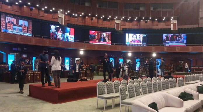 Diplomații încearcă să organizeze noi discuții între SUA și Iran în prima zi a blocadei americane