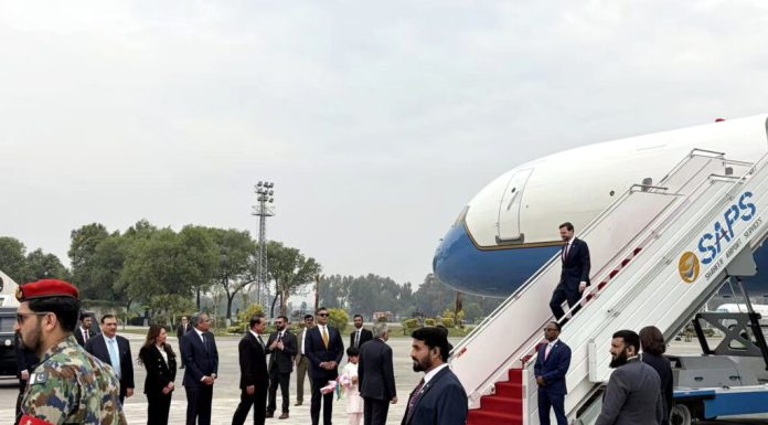 Impas în negocierile SUA-Iran: Vizita lui J.D Vance în Pakistan a fost amânată și Iranul a anunțat boicotarea întalnirii