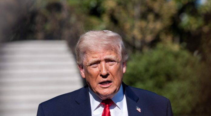 Trump reiterează amenințarea de a „distruge” centralele electrice și podurile din Iran. „Gata cu domnul drăguț!”