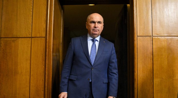 Bolojan acuză că PSD joacă o „dramoletă”. Administrațiile locale PSD au „prăduit banul public”, afirmă premierul