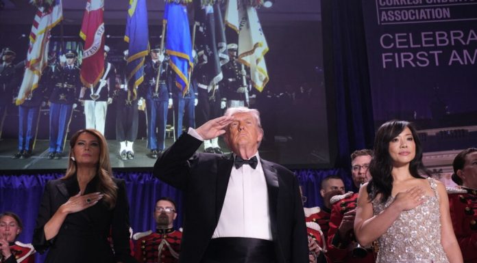 Un bărbat a fost acuzat de tentativă de asasinat asupra lui Trump la Cina Corespondenților