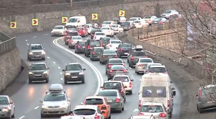 Rute alternative pentru cei care au rămas blocați pe DN 1 în Valea Prahovei. Puțini știau de acestea