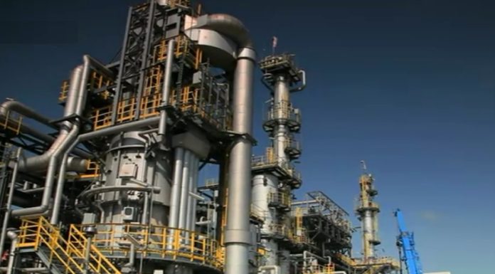 Nicușor Dan anunță când ar putea fi repornită rafinăria Petrotel