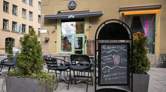 Prima cafenea condusă de inteligenţa artificială a fost deschisă la Stockholm. Ce poate face „Mona”