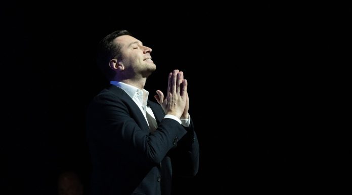 Populistul, prințesa și povestea de dragoste de un președinte francez: cum își vinde Jordan Bardella imaginea de prezidențiabil