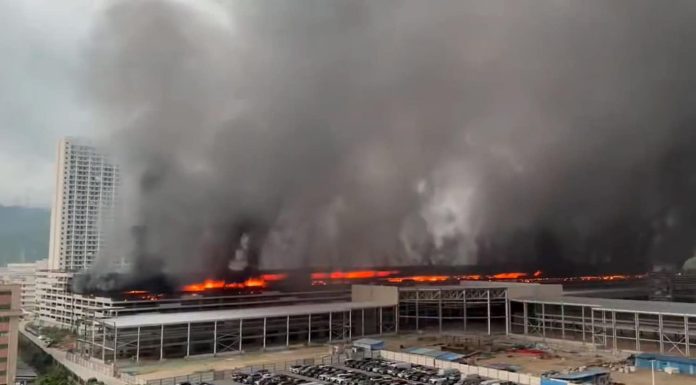 Incendiu uriaș la o fabrică de mașini electrice din China