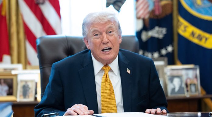 Trump: „Strâmtoarea Ormuz va fi deschisă destul de curând”. Marea Britanie găzduiește o nouă reuniune privind deblocarea traficului