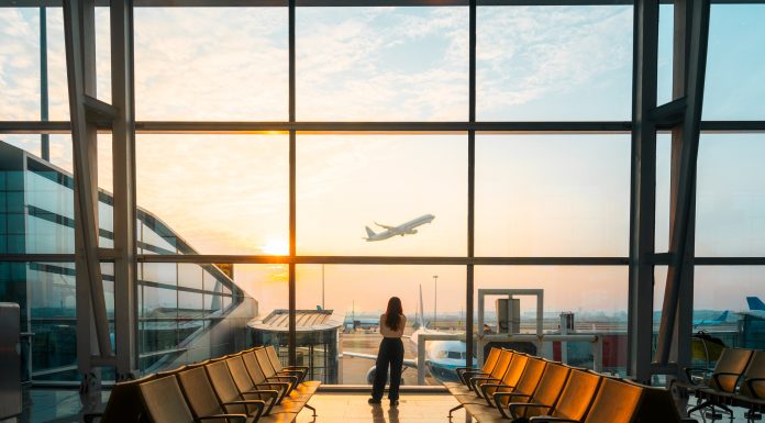 Industria aviatică, sub presiunea situației critice din Orientul Mijlociu. Reacția companiilor aeriene care operează în România