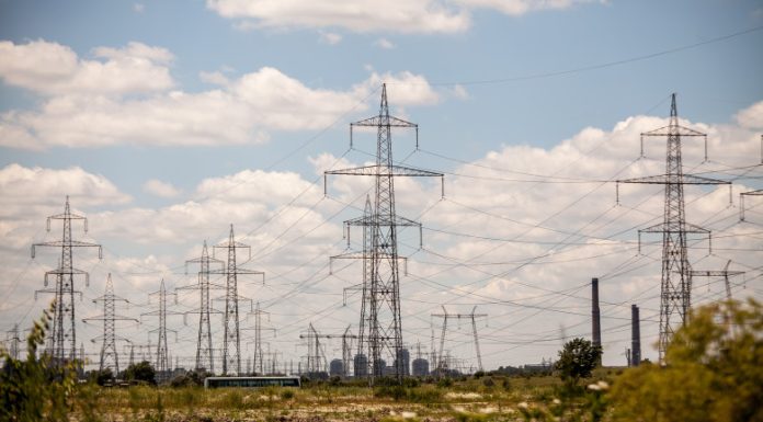 Bolojan acuză blocarea accesului în energie prin autorizații „scriptice” pentru firme fără angajați: „Sunt tot felul de complicităţi”