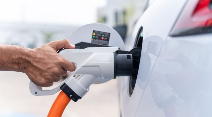 Vânzările de automobile electrice au explodat pe principalele pieţe UE pe fondul scumpirii carburantului. Ce se întâmplă în România