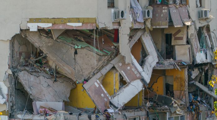 Explozia din Rahova, la șase luni: zeci de familii încă fără locuințe și fără răspunsuri. Oamenii ies în stradă