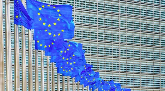 Serbia, pe cale să piardă circa 1,5 miliarde de euro din fonduri UE din cauza regreselor democratice și a legăturilor strânse cu Rusia