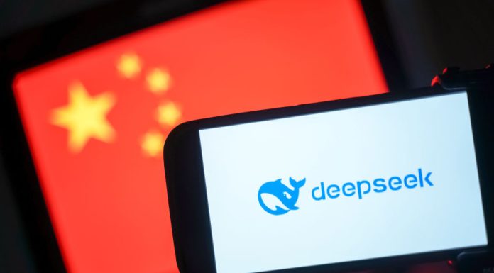 SUA acuză DeepSeek și alte companii chineze de AI că ar fura tehnologie americană. Avertisment global al Departamentului de Stat