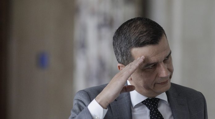 PSD s-a retras din Guvern, dar nu prea. Oamenii numiți politic au rămas în funcțiile-cheie. Care e următoarea mutare