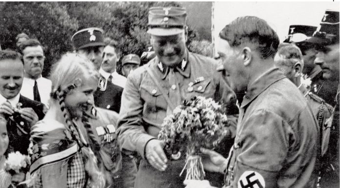 Un motor de căutare le permite utilizatorilor să verifice dacă rudele lor au fost membri ai partidului nazist din Germania