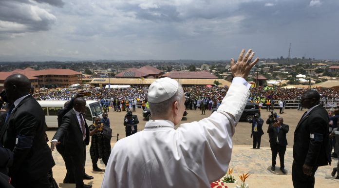 De ce l-a înfruntat Leon pe Donald: culisele războiului dintre dintre papă și Trump