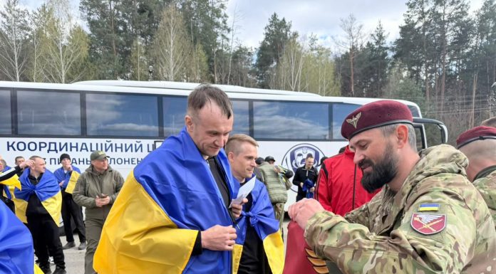 Rusia şi Ucraina au făcut un nou schimb de prizonieri de război. Imagini emoționante cu soldații întorși acasă