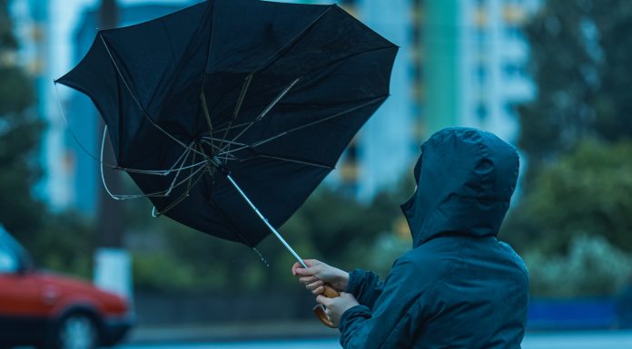 Alertă de vânt puternic duminică: cod portocaliu în Moldova, sud-est și la munte. Meteorologii anunță rafale violente HARTA