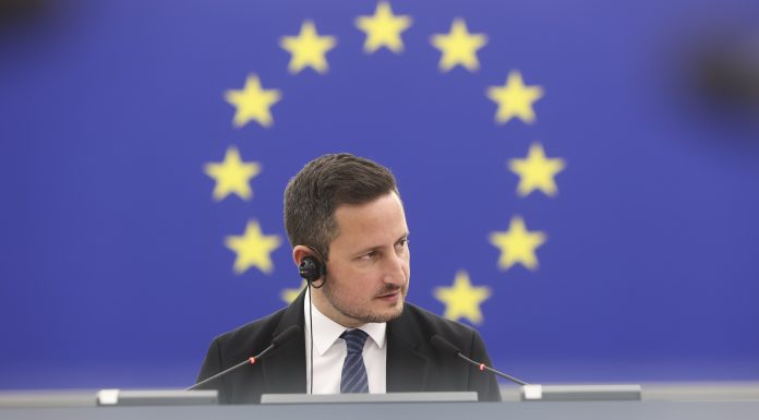 Nicu Ştefănuţă cere un „moment Ungaria” în România: Parlamentul trebuie schimbat „din temelii, trebuie ras tot”