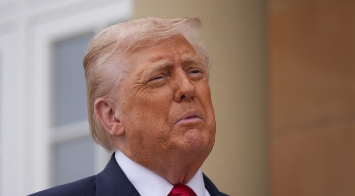 Singurul motiv pentru care iranienii mai sunt în viață este pentru a negocia, afirmă Donald Trump înainte de discuțiile din Pakistan