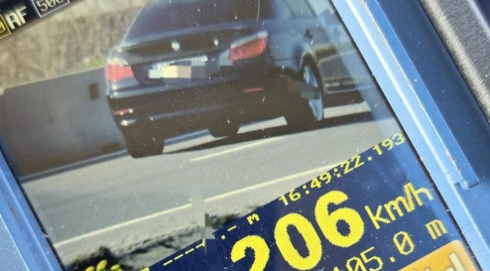 Şofer prins când circula cu 206 km/h pe un drum național. Poliția: „Unii au impresia că şoselele sunt piste de decolare”