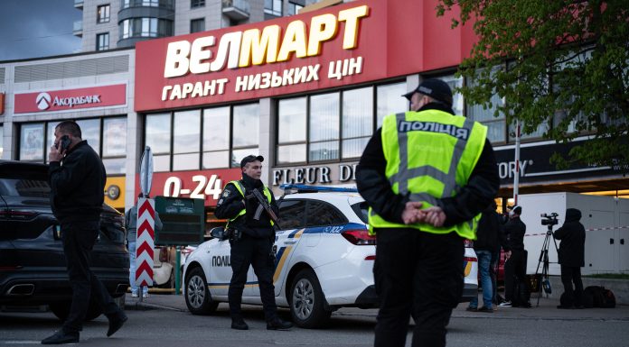 Atacul sângeros într-un supermarket din Kiev, anchetat de autorități ca „act terorist”. Șase morți și mai mulți răniți