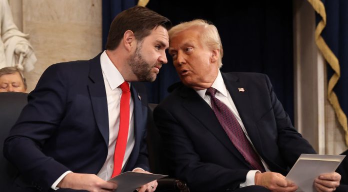 Pare că Trump și Vance au abandonat Ucraina. Dar nu și americanii. Rezultatele celui mai recent sondaj de opinie