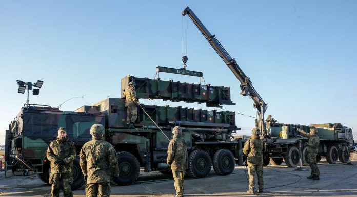 Cheltuielile din sectorul militar au crescut cu aproape 3% anul trecut în lume. În schimb, în SUA au scăzut cu 7,5%