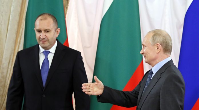 De ce noul lider al Bulgariei, „provincialul” Rumen Radev, s-ar putea, totuși, să nu devină noul „cal troian” al lui Vladimir Putin