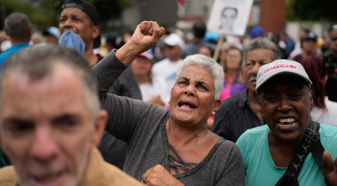 Manifestaţie în faţa ambasadei SUA din Venezuela: Mulţumim că ne-ați dat puţin aer să respirăm, dar duceți treaba până la capăt