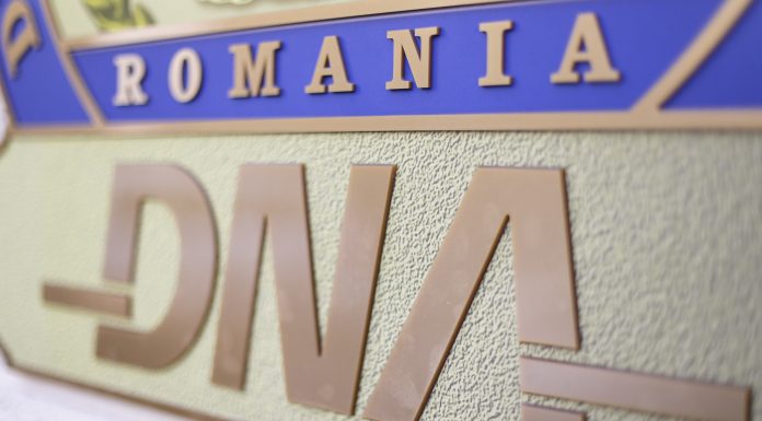 Amplă operațiune DNA care vizează achizițiile publice din două consilii județene. Percheziții și la un lider PSD (surse)