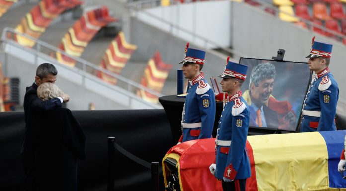 De ce nu a fost prezent Nicușor Dan la catafalcul lui Mircea Lucescu