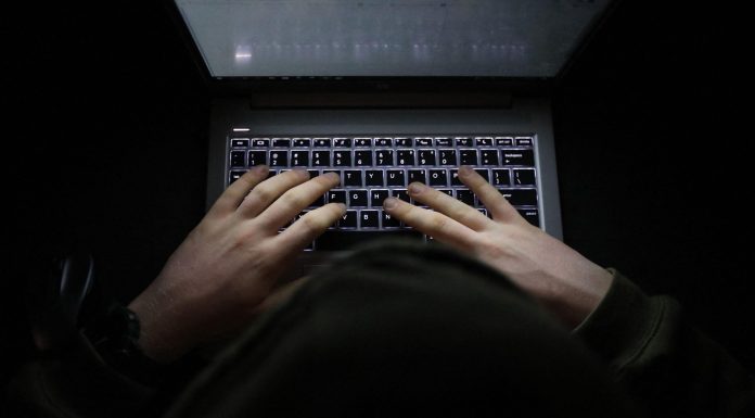 Eurodeputații cer măsuri mai dure pentru hărțuirea online, în contextul în care unul din șase adolescenți este victimă a abuzurilor