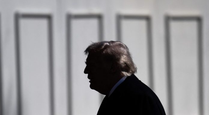 Prețul petrolului a crescut brusc după informații că Donald Trump va analiza noi opțiuni militare privind Iranul