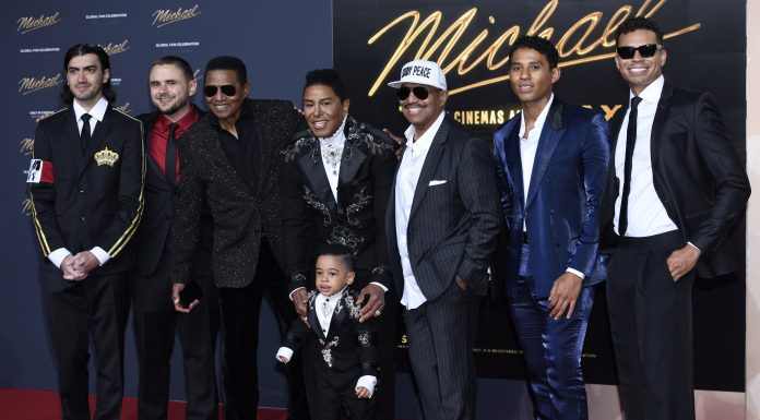 Familia Jackson, alături de fani la Berlin la premiera filmului „Michael”. Nepotul cântărețului îl joacă pe „regele pop”