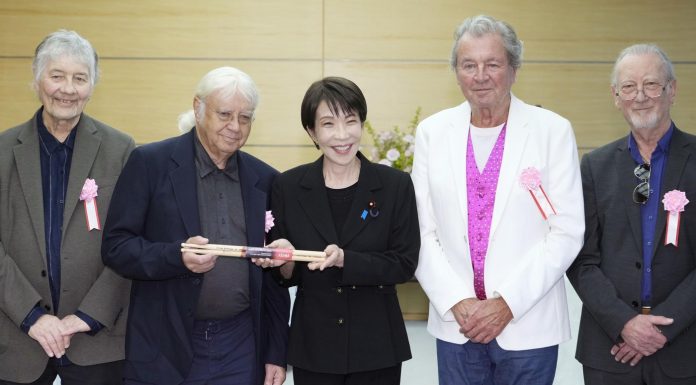 Deep Purple, vizită-surpriză în biroul premierului japonez. Sanae Takaichi este fan înfocat al trupei britanice: „Sunteți zeii mei”