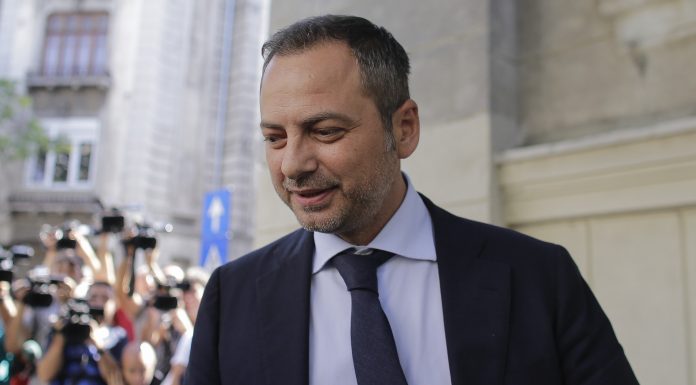 Motreanu (PNL) cere ”o minimă demnitate”: Demisiile miniştrilor PSD ar trebui să fie urmate de retragerea tuturor celor numiţi politic