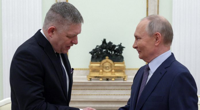 Slovacia face, din nou jocurile lui Putin. Bratislava a intentat un proces împotriva UE împotriva importului de petrol rusesc