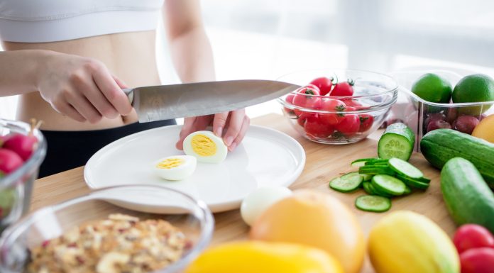 Ce faci cu mâncarea rămasă de la masa de Paște. Bucătarii explică cum transformi rapid ouăle și friptura de miel în rețete noi