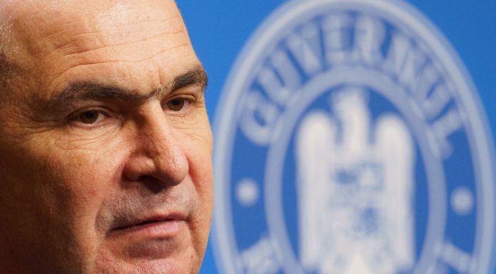 Bolojan: „Jupânii din județe au crezut că vechile obiceiuri de a suna să îşi rezolve ineficienţa cu bani de la buget vor mai funcţiona”