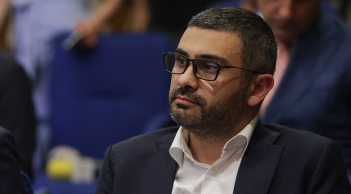 Florin Manole, la prezentarea bilanţului activităţii sale ca ministru: „Aproape 8.000 de persoane au pierdut beneficiile de handicap”