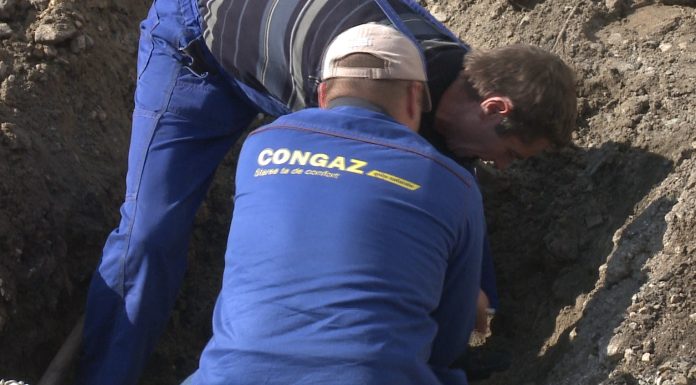 Avarie la rețeaua de gaz în Rucăr: o conductă a fost fisurată în urma unor lucrări. Traficul în zonă a fost restricționat