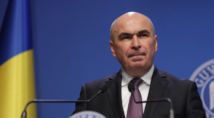 Merită Bolojan porecla „Ilie sărăcie”? Consilierului guvernatorului BNR: „Doamne-fereşte, nu!” Argumentele lui Eugen Rădulescu