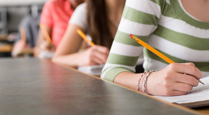 Ministerul Educaţiei anunţă un nou set de 320 programe şcolare pentru învăţământul de liceu