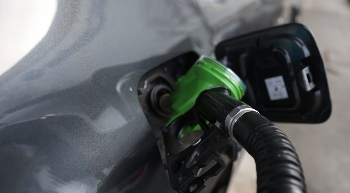 Schimbare pe piața carburanților: benzina revine sub 8 lei după două luni de creșteri